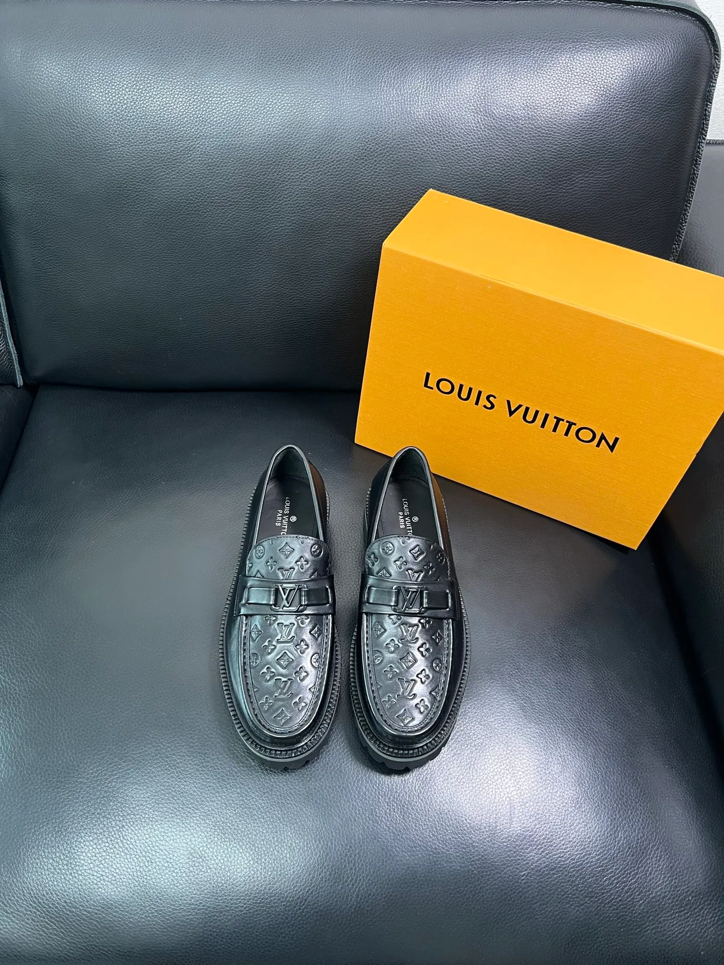 Men's shoes 💰780 Lv top purchasing Louis Vuitton leather shoes counter synchronization, uppers imported from Italy, imported water-dyed cowhide lining, soles: original soles specially provided by the original factory, original factory follow-up goods, high quality, welcome to compare, code number 38-44 (customized 45) 85842